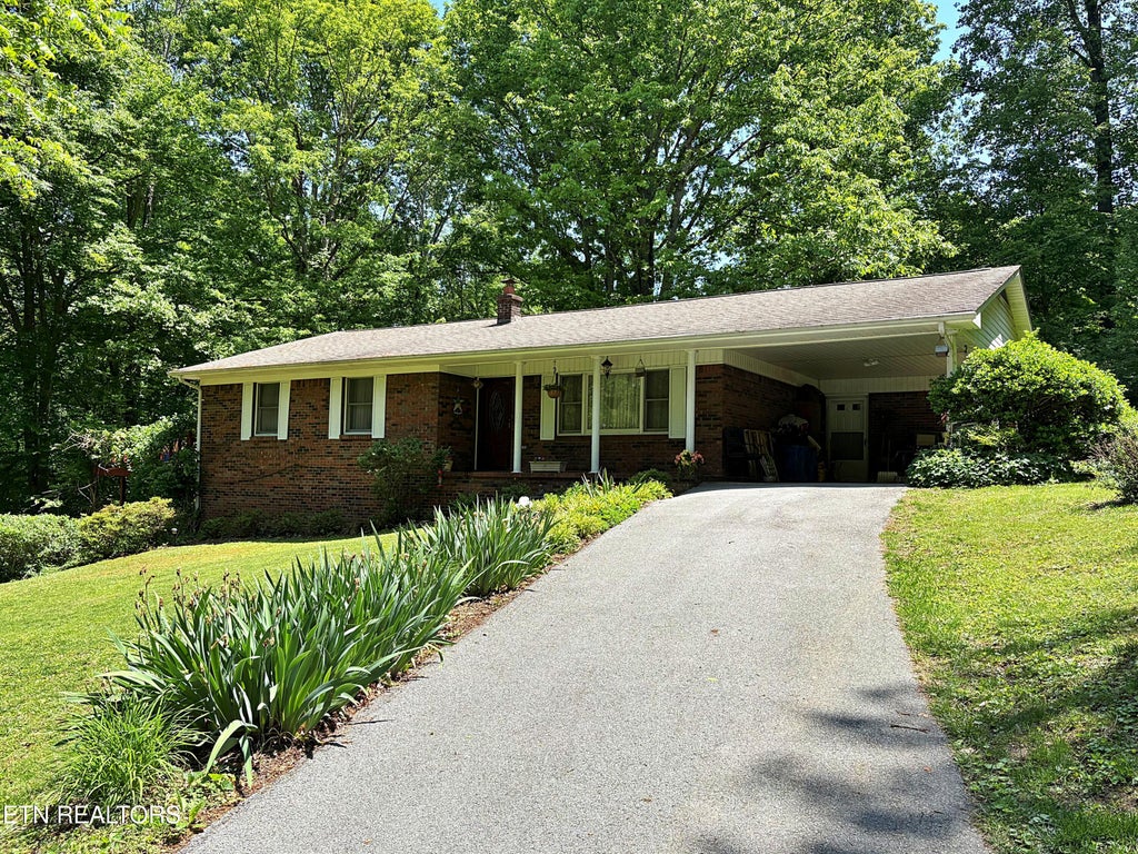 Photo of 129 Jefferson St, Harrogate, TN 37752 (MLS # 1344758)