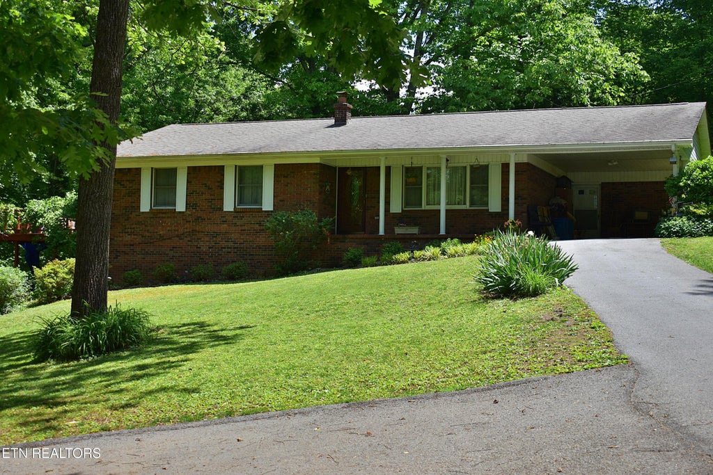 Photo of 129 Jefferson St, Harrogate, TN 37752 (MLS # 1344758)