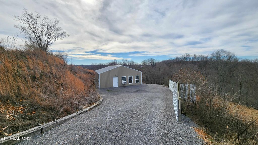 Photo of 276 Schelley Rd Rd, Gainesboro, TN 38562 (MLS # 1327203)