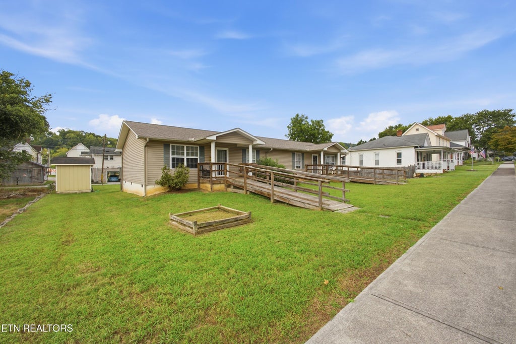 Photo of 309 Carter Ave, Harriman, TN 37748 (MLS # 1357049)