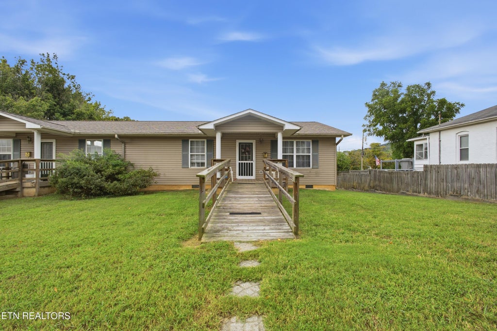 Photo of 309 Carter Ave, Harriman, TN 37748 (MLS # 1357049)