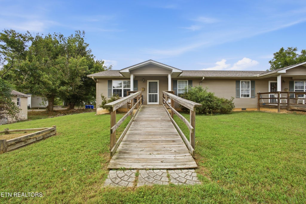 Photo of 309 Carter Ave, Harriman, TN 37748 (MLS # 1357049)