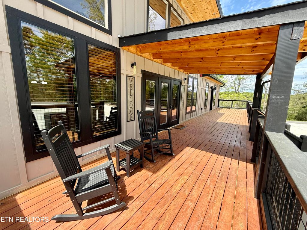 Photo of 725 Timberlake Cir, Sevierville, TN 37876 (MLS # 1337039)