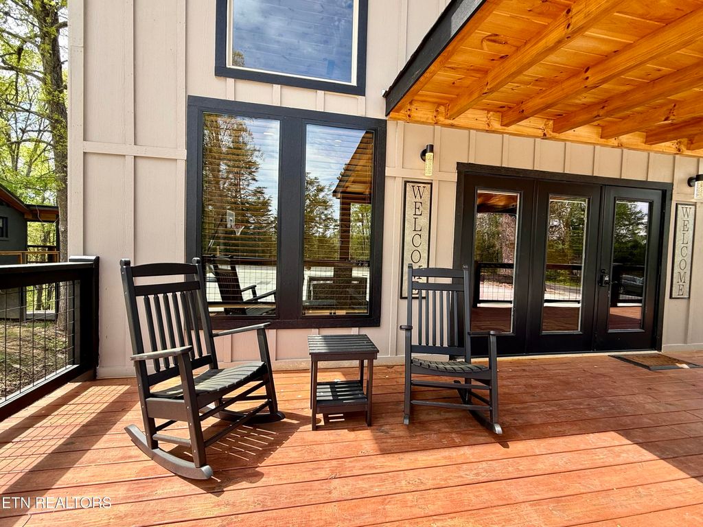 Photo of 725 Timberlake Cir, Sevierville, TN 37876 (MLS # 1337039)