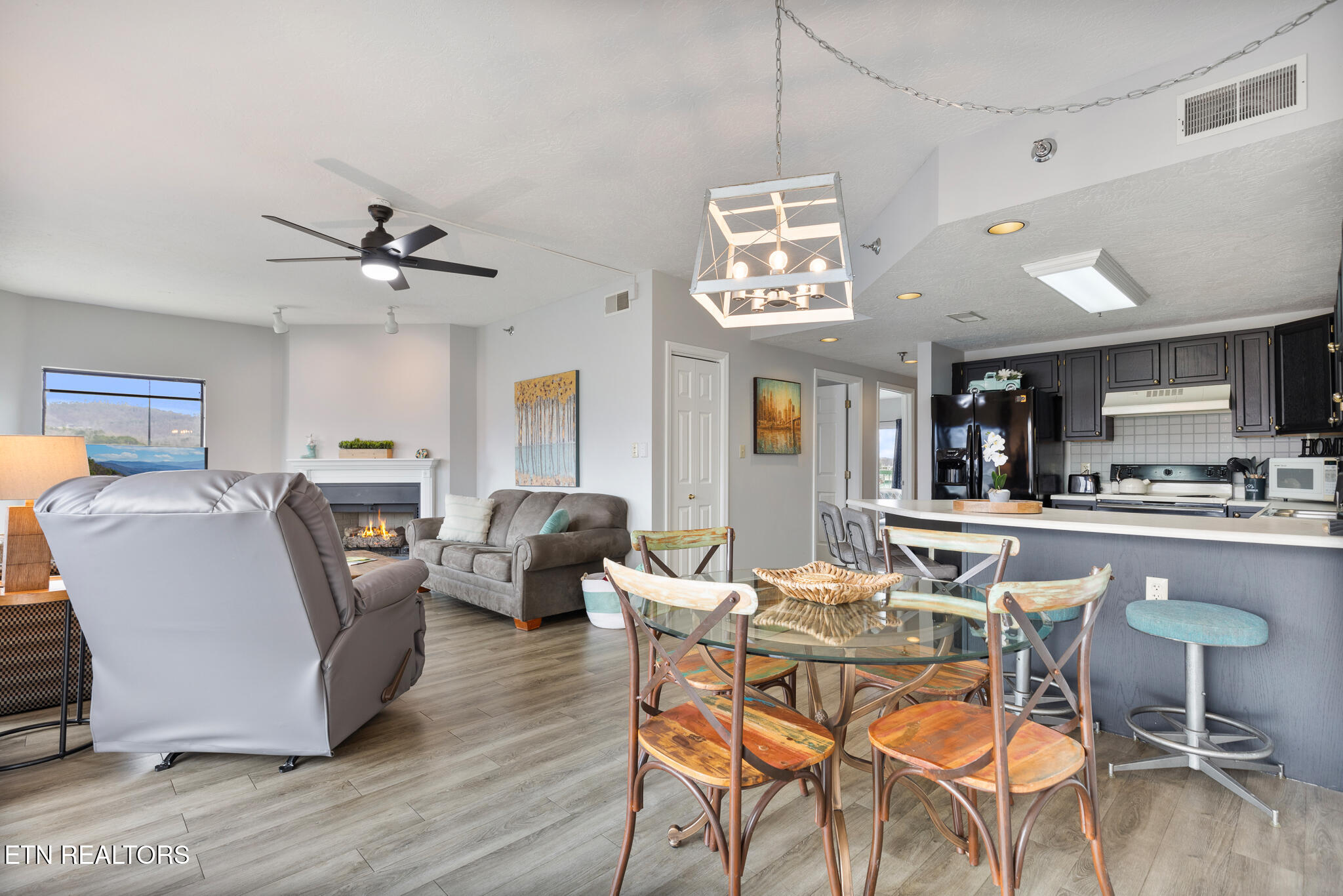 3203 N RIVER Rd 610-611