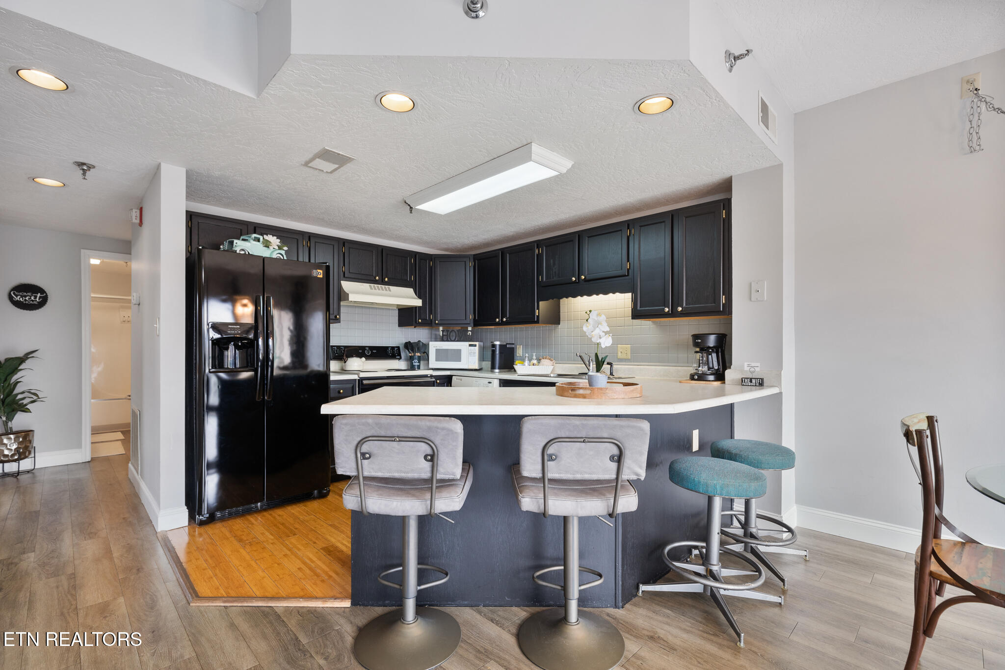 3203 N RIVER Rd 610-611
