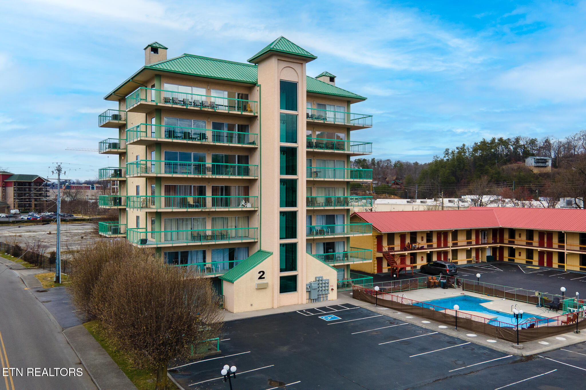 3203 N RIVER Rd 610-611