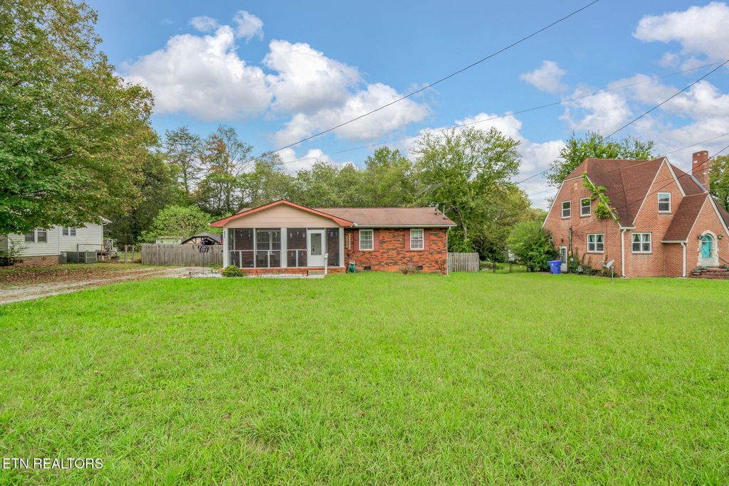 Photo of 1308 Clinch Ave, Clinton, TN 37716 (MLS # 1316986)