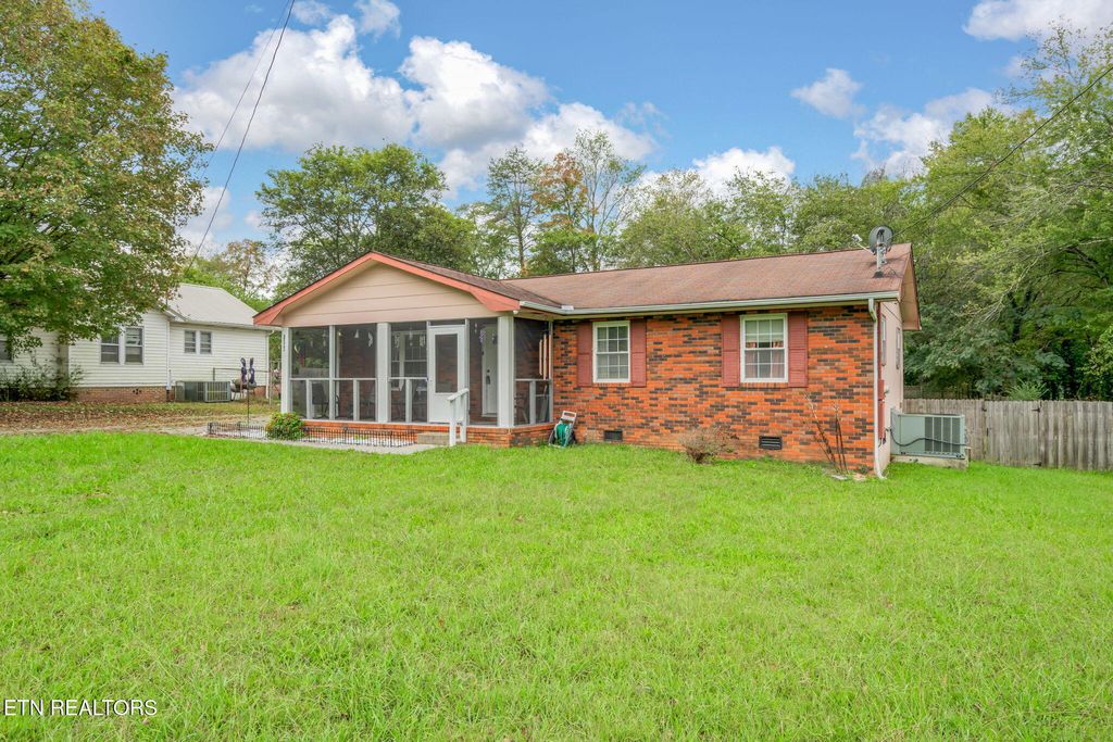 Photo of 1308 Clinch Ave, Clinton, TN 37716 (MLS # 1316986)