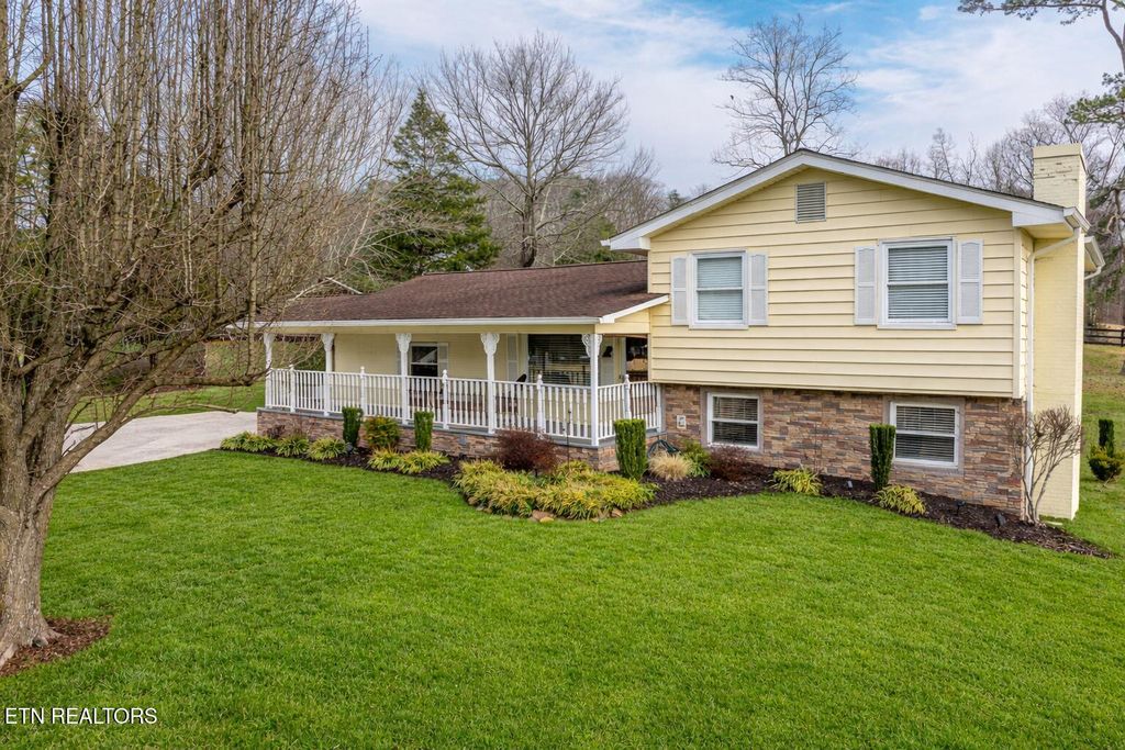 Photo of 143 Shady Rd, Oliver Springs, TN 37840 (MLS # 1329057)