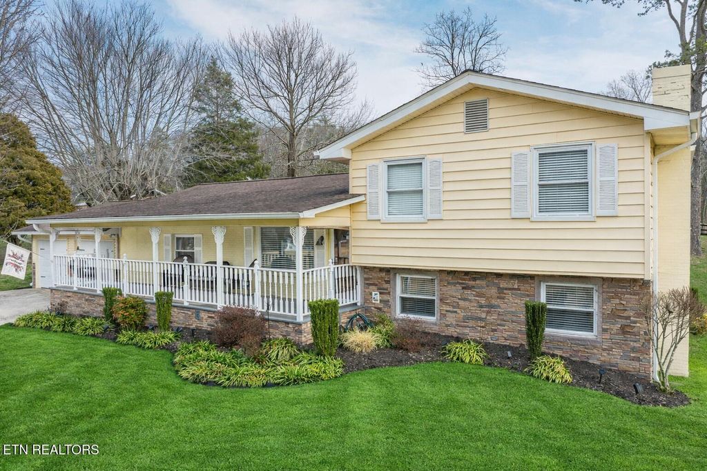 Photo of 143 Shady Rd, Oliver Springs, TN 37840 (MLS # 1329057)