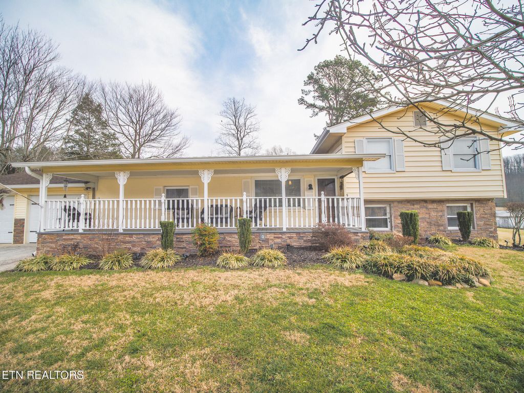 Photo of 143 Shady Rd, Oliver Springs, TN 37840 (MLS # 1329057)