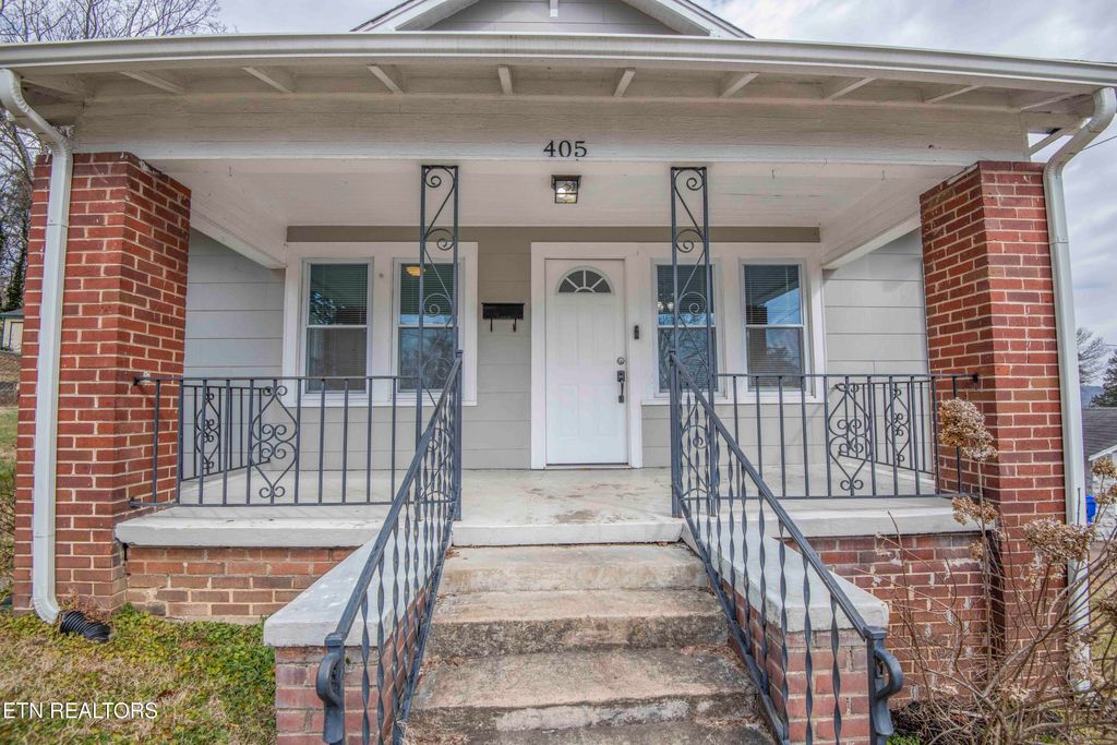 Photo of 405 Central St, Clinton, TN 37716 (MLS # 1328778)