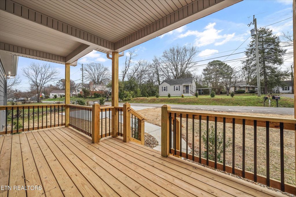 Photo of 411 Glenoaks Drive, Knoxville, TN 37912 (MLS # 1324944)