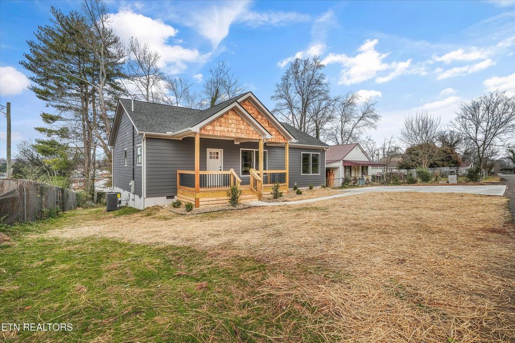 Photo of 411 Glenoaks Drive, Knoxville, TN 37912 (MLS # 1324944)