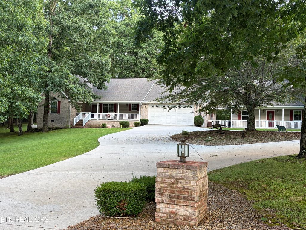 Photo of 209 Basses Creek Lane, Crossville, TN 38572 (MLS # 1343006)