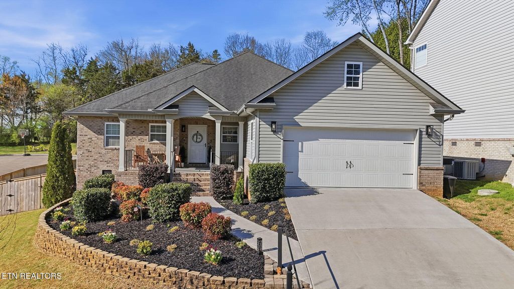Photo of 1125 Maples Glen Lane, Knoxville, TN 37923 (MLS # 1333006)