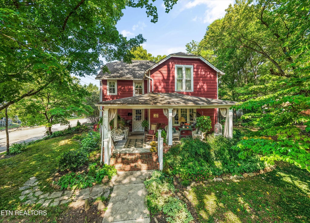 Photo of 131 Indiana Ave, Maryville, TN 37803 (MLS # 1356428)