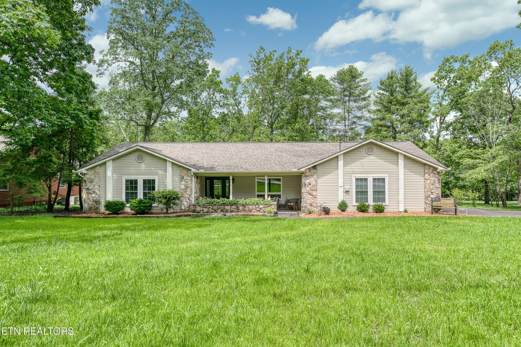 Photo of 105 Fairway Drive, Fairfield Glade, TN 38558 (MLS # 1315342)
