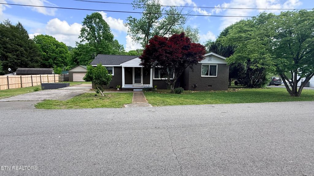 Photo of 811 Tennal St, Athens, TN 37303 (MLS # 1338965)