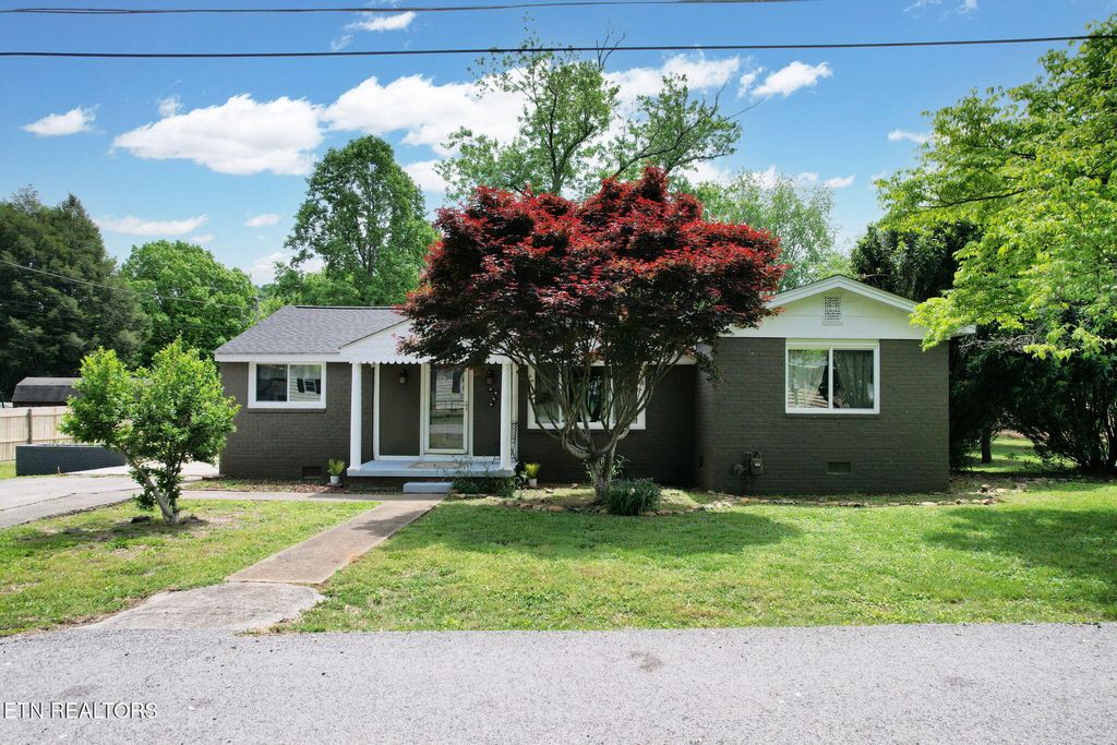 Photo of 811 Tennal St, Athens, TN 37303 (MLS # 1338965)