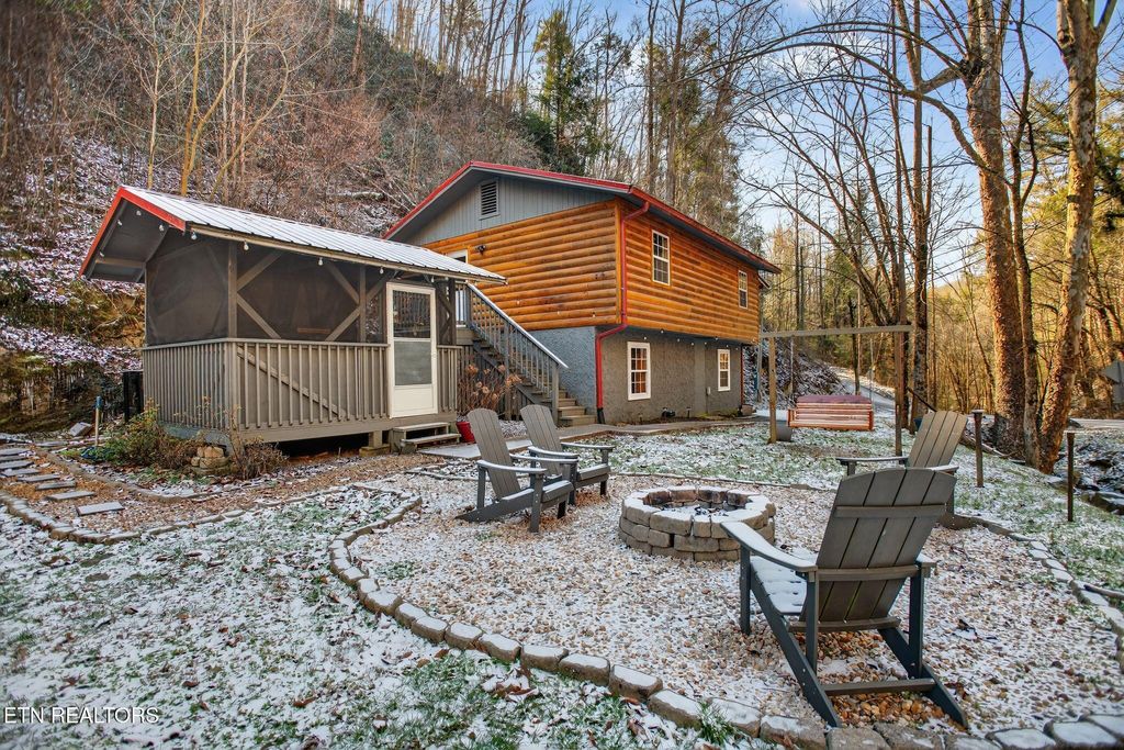Photo of 402 King Branch Rd, Sevierville, TN 37876 (MLS # 1328102)