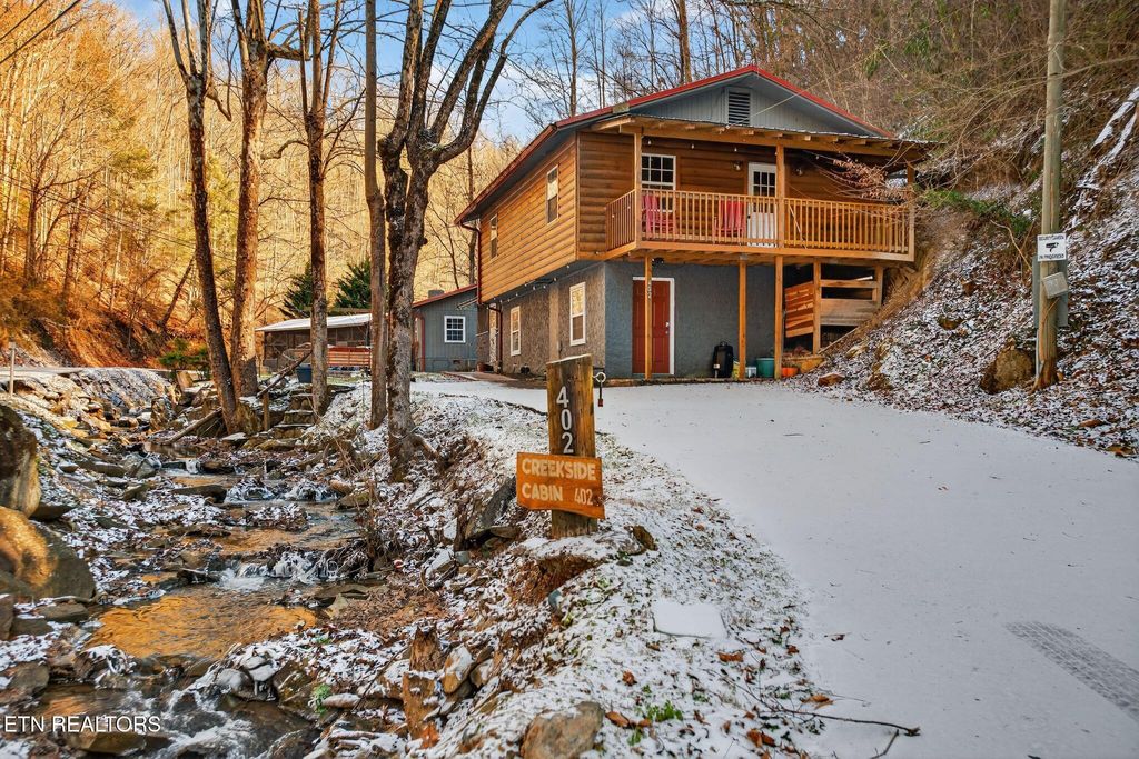Photo of 402 King Branch Rd, Sevierville, TN 37876 (MLS # 1328102)