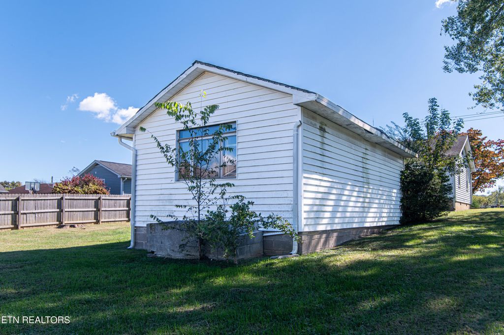 Photo of 509 Highland Drive, Knoxville, TN 37912 (MLS # 1318577)