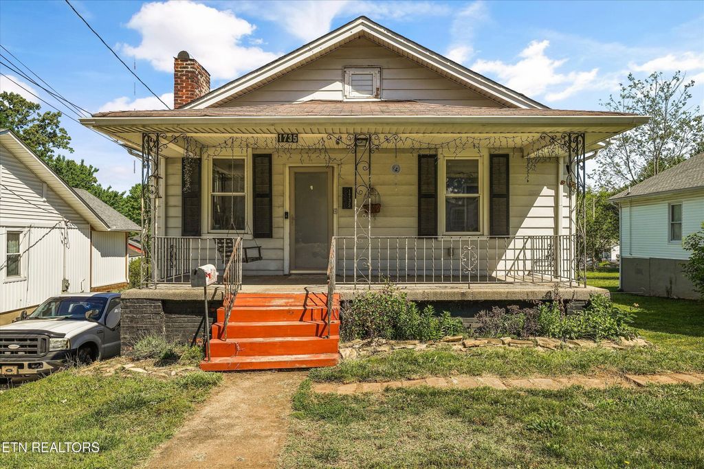 Photo of 1735 Nickerson Ave, Knoxville, TN 37917 (MLS # 1340961)