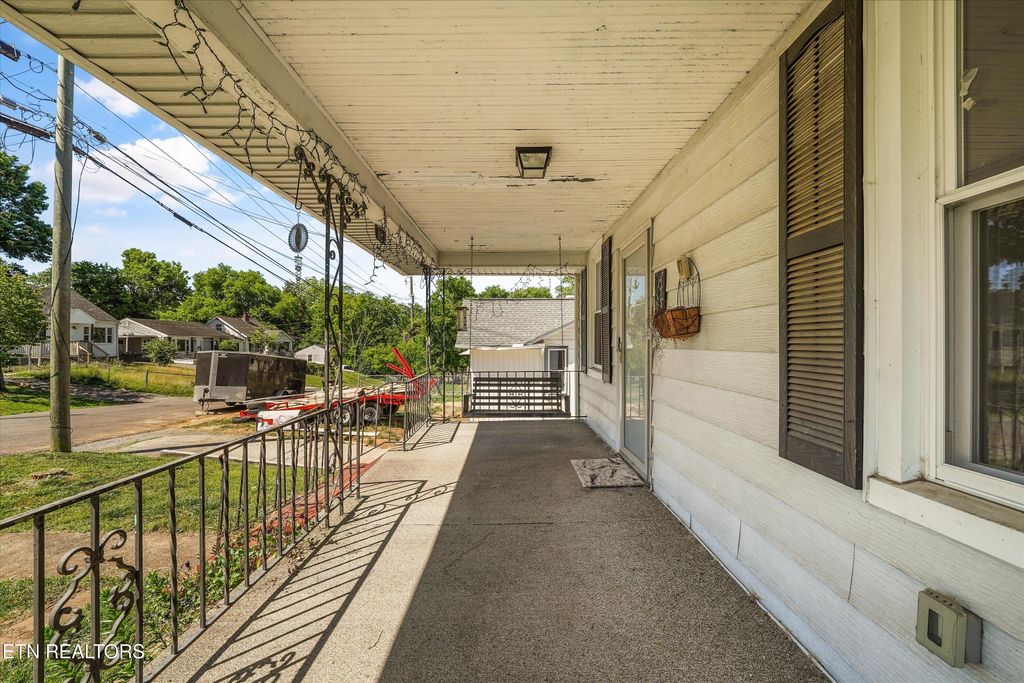 Photo of 1735 Nickerson Ave, Knoxville, TN 37917 (MLS # 1340961)