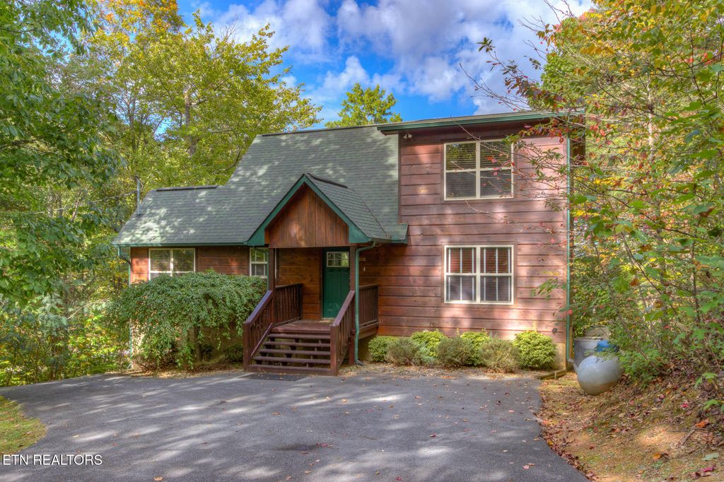 Photo of 3810 Old Mountain Rd, Sevierville, TN 37876 (MLS # 1337440)