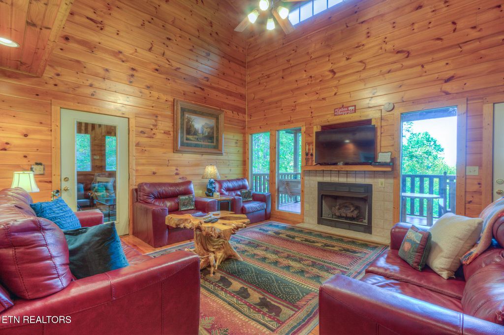 Photo of 3810 Old Mountain Rd, Sevierville, TN 37876 (MLS # 1337440)