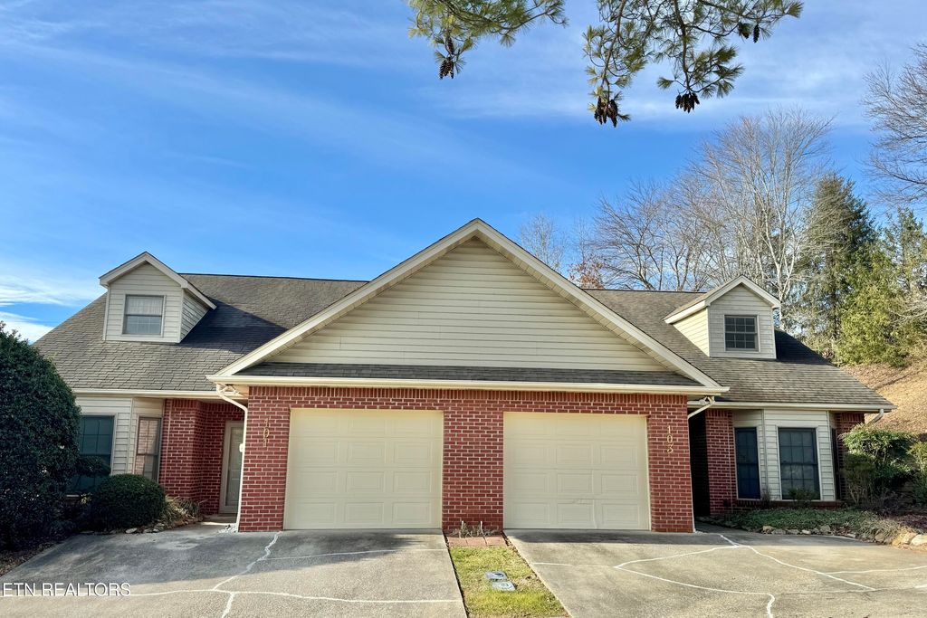 Photo of 103 Pinewood Drive, Lenoir City, TN 37771 (MLS # 1329710)