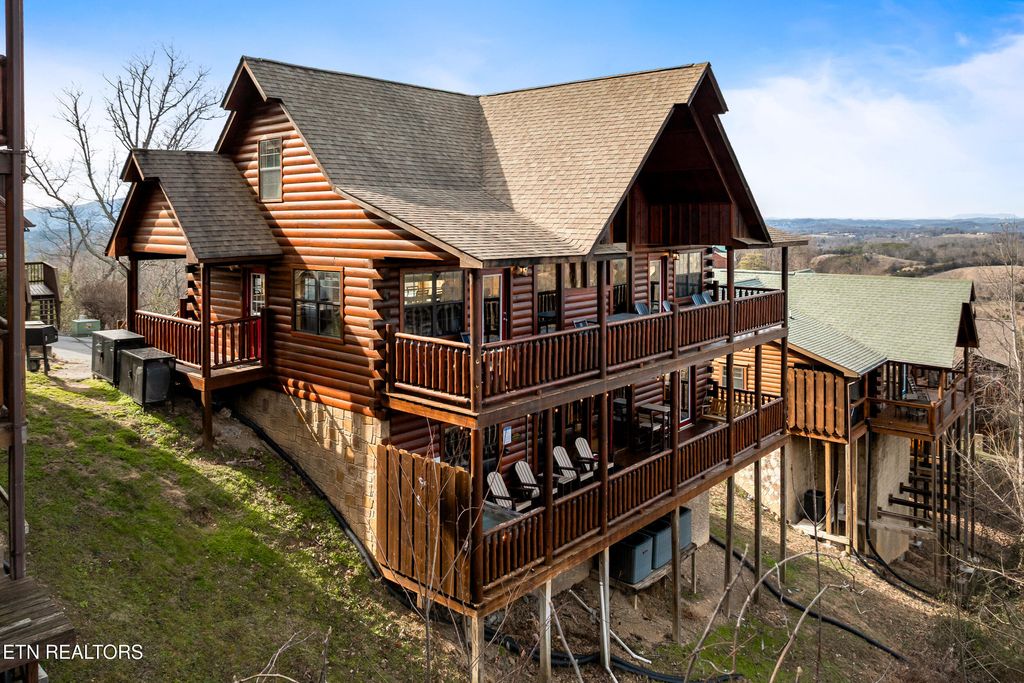 Photo of 1549 Bears Den Way, Sevierville, TN 37862 (MLS # 1330897)