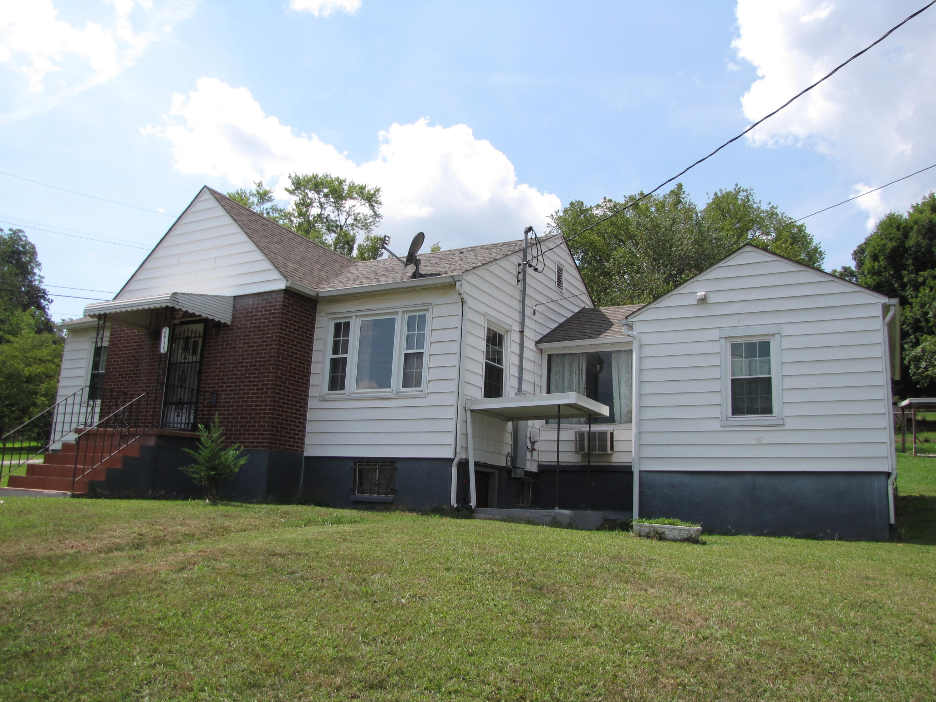 Photo 1 of 29 — 2435 Larkwood Lane, Knoxville, TN 37921