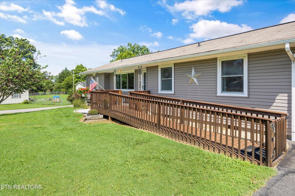 Photo of 201 Hickory Lane, Sweetwater, TN 37874 (MLS # 1312724)