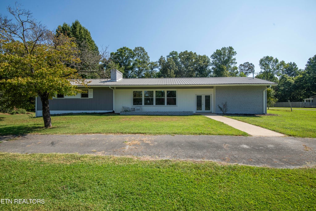 Photo of 940 Riley Drive, Lenoir City, TN 37771 (MLS # 1354173)