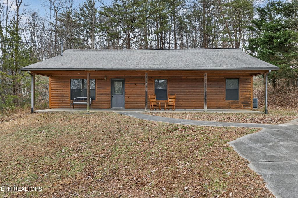 Photo of 268 Burning Oaks Drive, Sevierville, TN 37876 (MLS # 1327092)