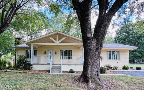 Photo of 1014 Lakeshore Drive, Jamestown, TN 38556 (MLS # 1356257)