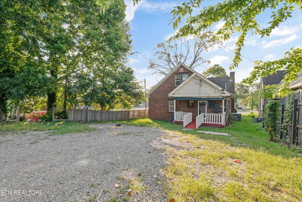Photo of 2503 Martin Luther King Junior Ave, Knoxville, TN 37914 (MLS # 1330445)