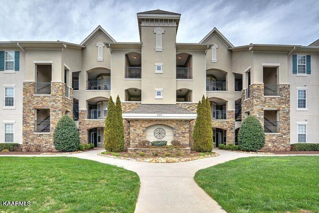Photo of 545 Rarity Bay Pkwy #102, Vonore, TN 37885 (MLS # 1235046)