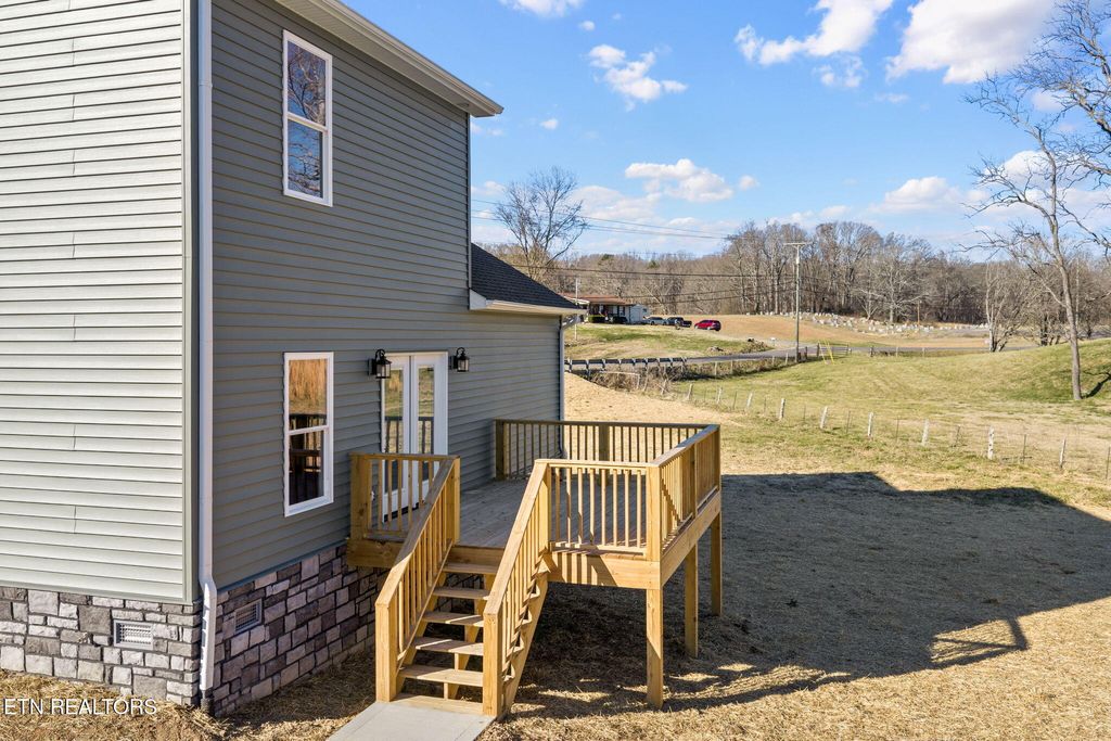 Photo of 400 Hillvale Road, Clinton, TN 37716 (MLS # 1327827)