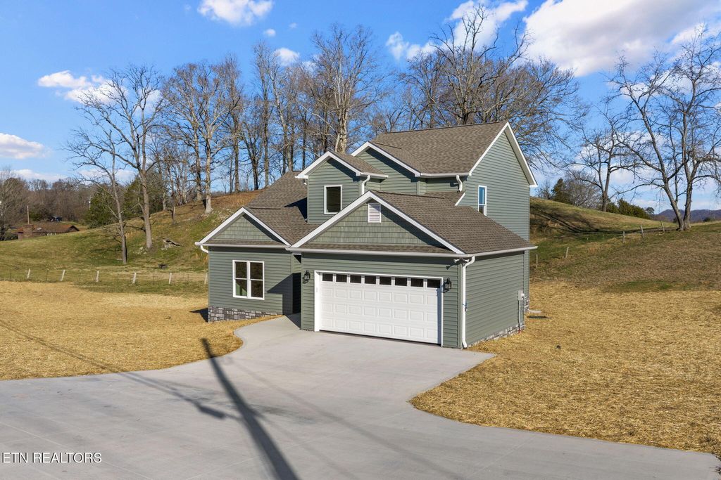 Photo of 400 Hillvale Road, Clinton, TN 37716 (MLS # 1327827)
