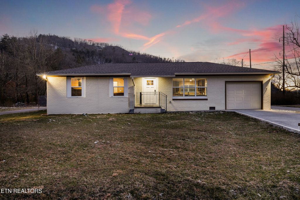 Photo of 2680 High Valley Drive, Pigeon Forge, TN 37863 (MLS # 1291398)