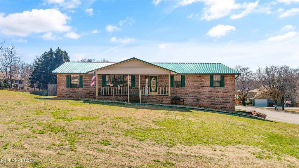 Photo of 1410 Carowinds Circle, Maryville, TN 37803 (MLS # 1330939)