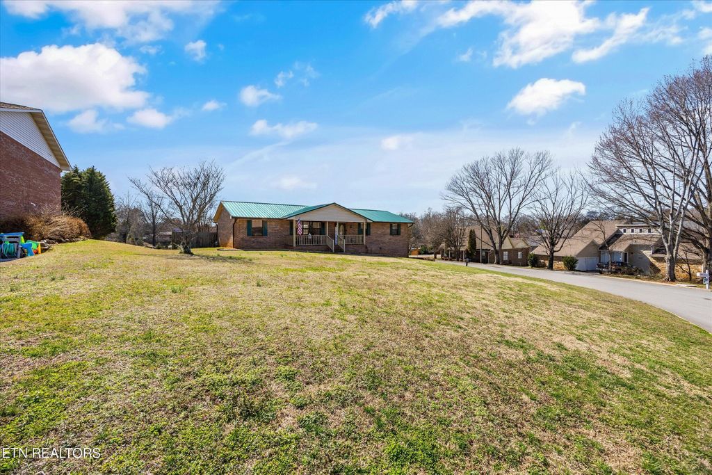 Photo of 1410 Carowinds Circle, Maryville, TN 37803 (MLS # 1330939)