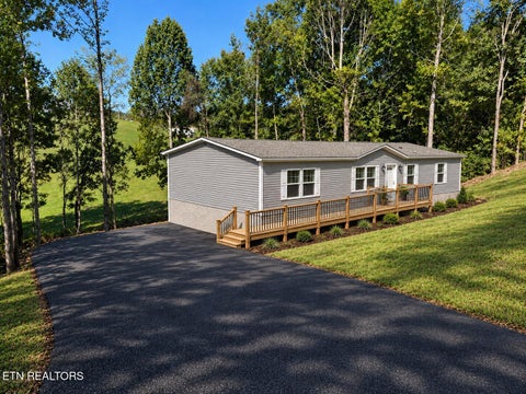 Photo of 128 Whitaker Lane, Tazewell, TN 37879 (MLS # 1357498)