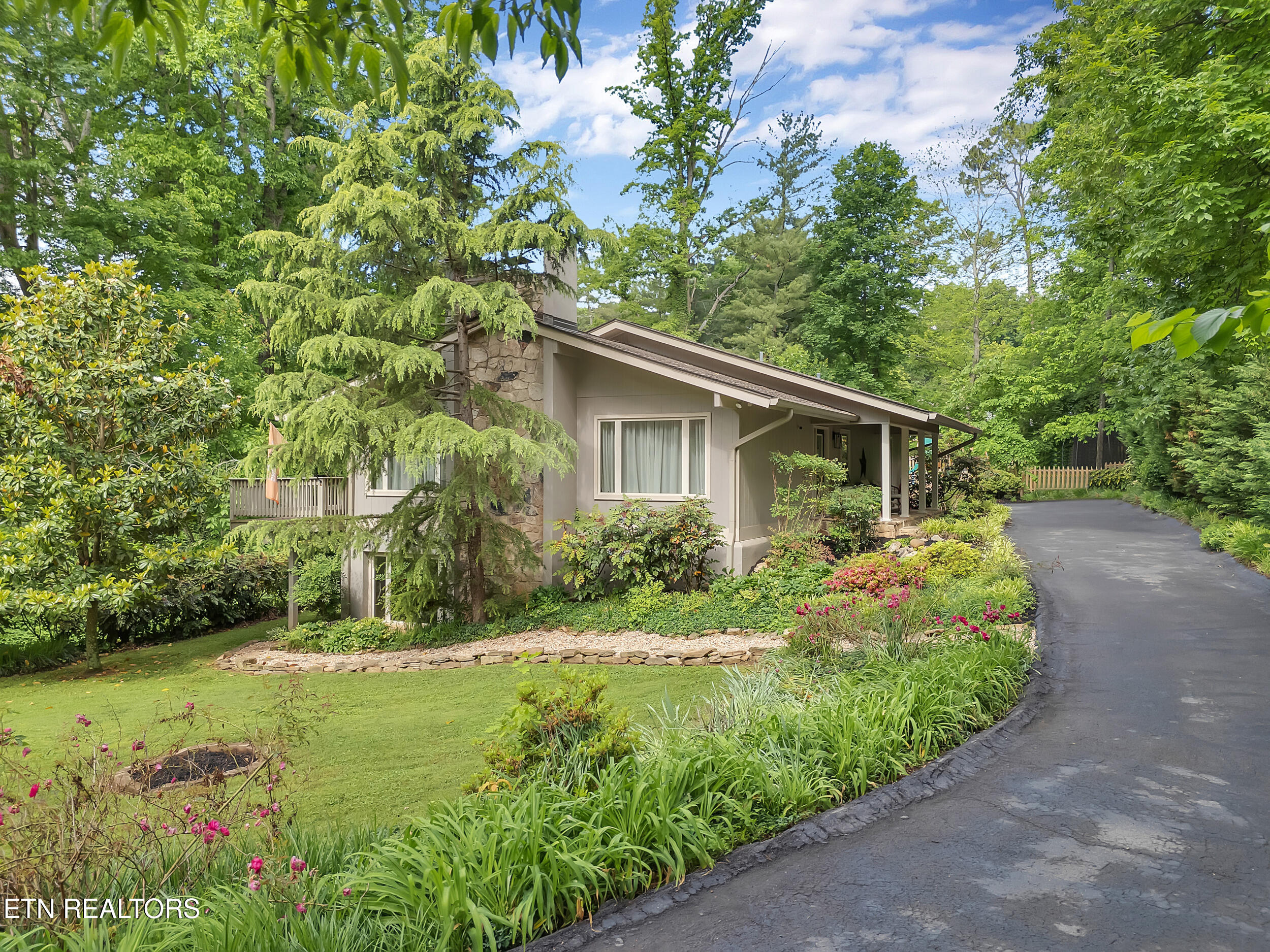 213 Baltusrol Rd