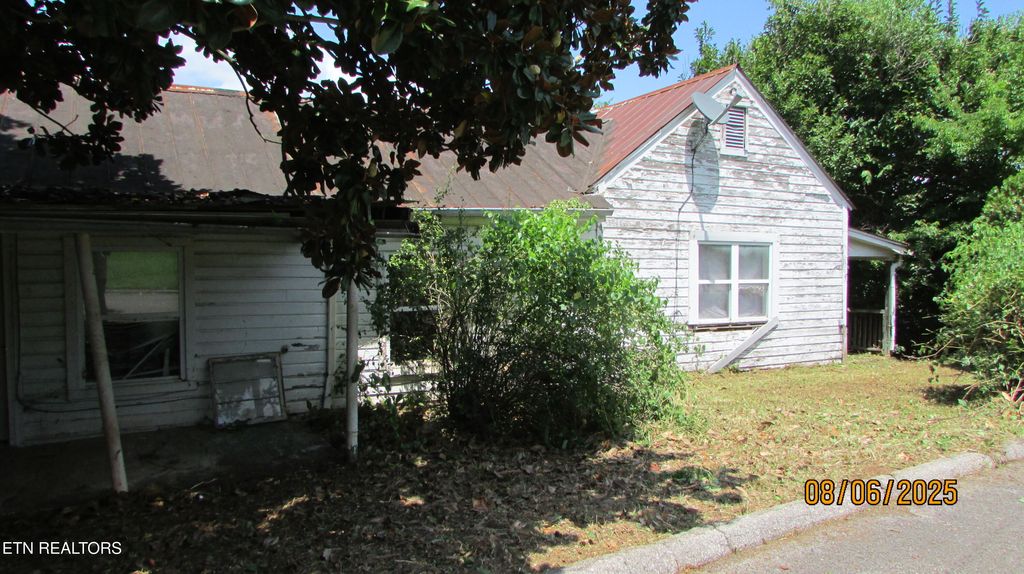 Photo of 1106 Freedman St, Loudon, TN 37774 (MLS # 1312159)