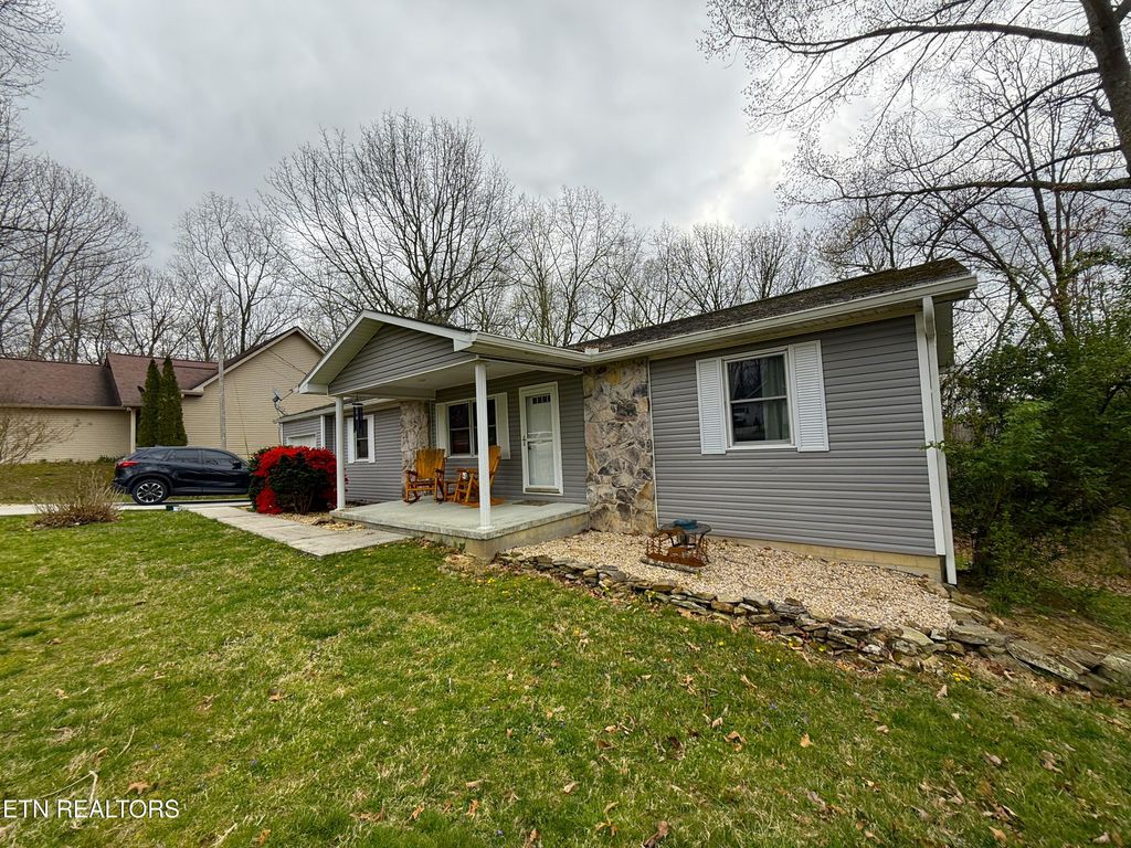 Photo of 312 Lakeview Drive, Crossville, TN 38558 (MLS # 1335649)